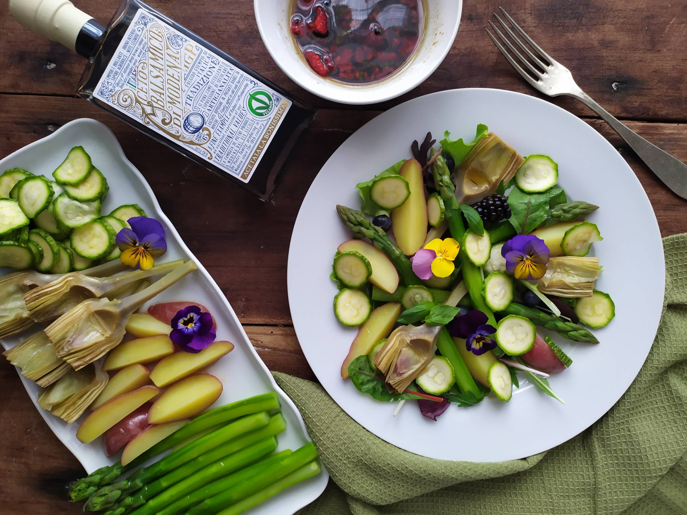 Insalata di primavera al vapore con vinagrette al Balsamico e lamponi
