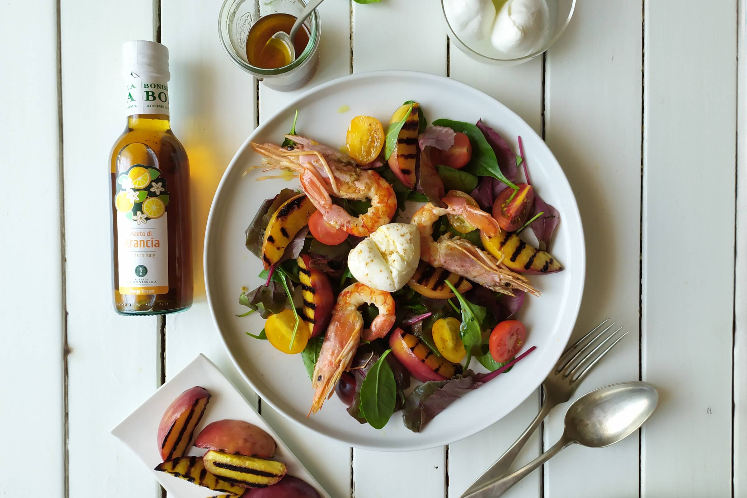 Pesche e gamberoni alla griglia con mozzarella di bufala e Aceto di Arancia