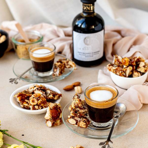Accompagna caffè di frutta secca e semi all’Aceto Balsamico Sigillo Platino
