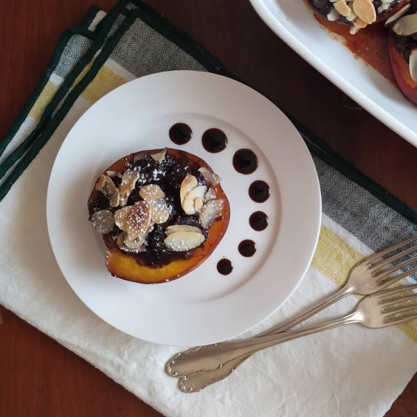 Pesche al forno con cioccolato e Aceto Balsamico