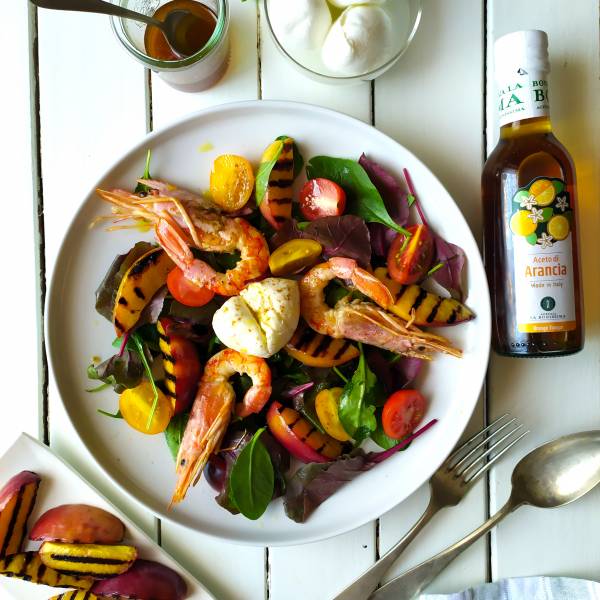 Pesche e gamberoni alla griglia con mozzarella di bufala e Aceto di Arancia
